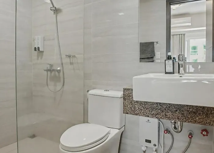 Lovely & Spacious 2br Near Solaire & Okada Apartamento Manila