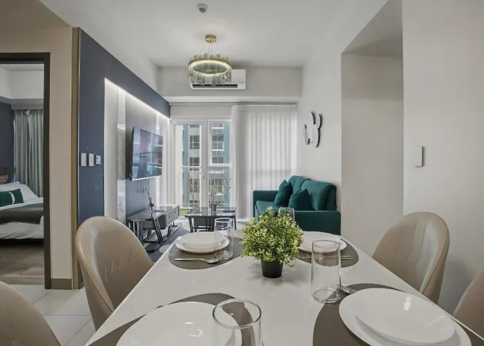 Lovely & Spacious 2br Near Solaire & Okada Apartamento Manila