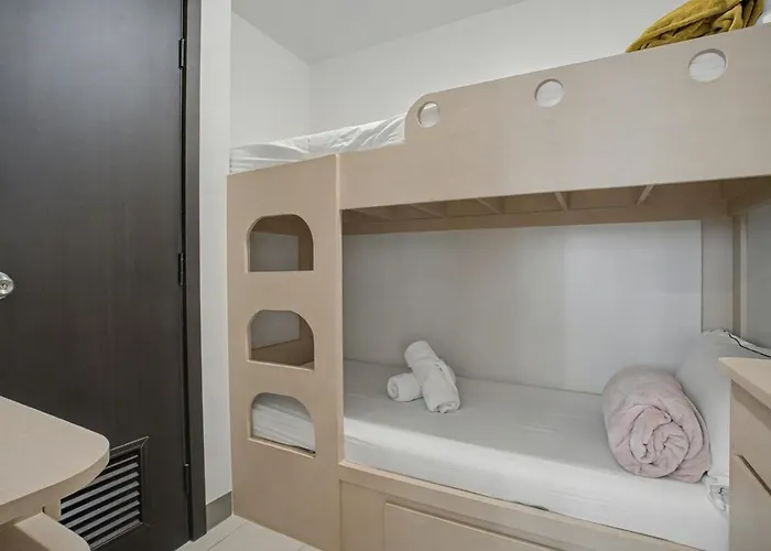 Lovely & Spacious 2br Near Solaire & Okada *